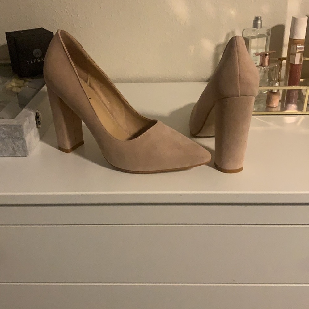 Suede pumps in the color nude - Simmi London - Picture 3 of 6